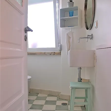 Sunny With A Balcony Apartment Lissabon