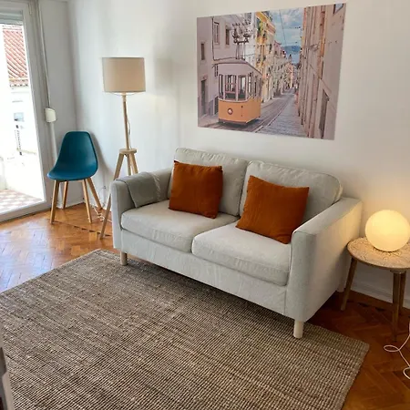 Apartment Sunny With A Balcony Lissabon