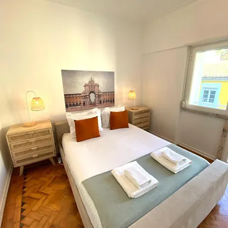 Sunny With A Balcony Apartment